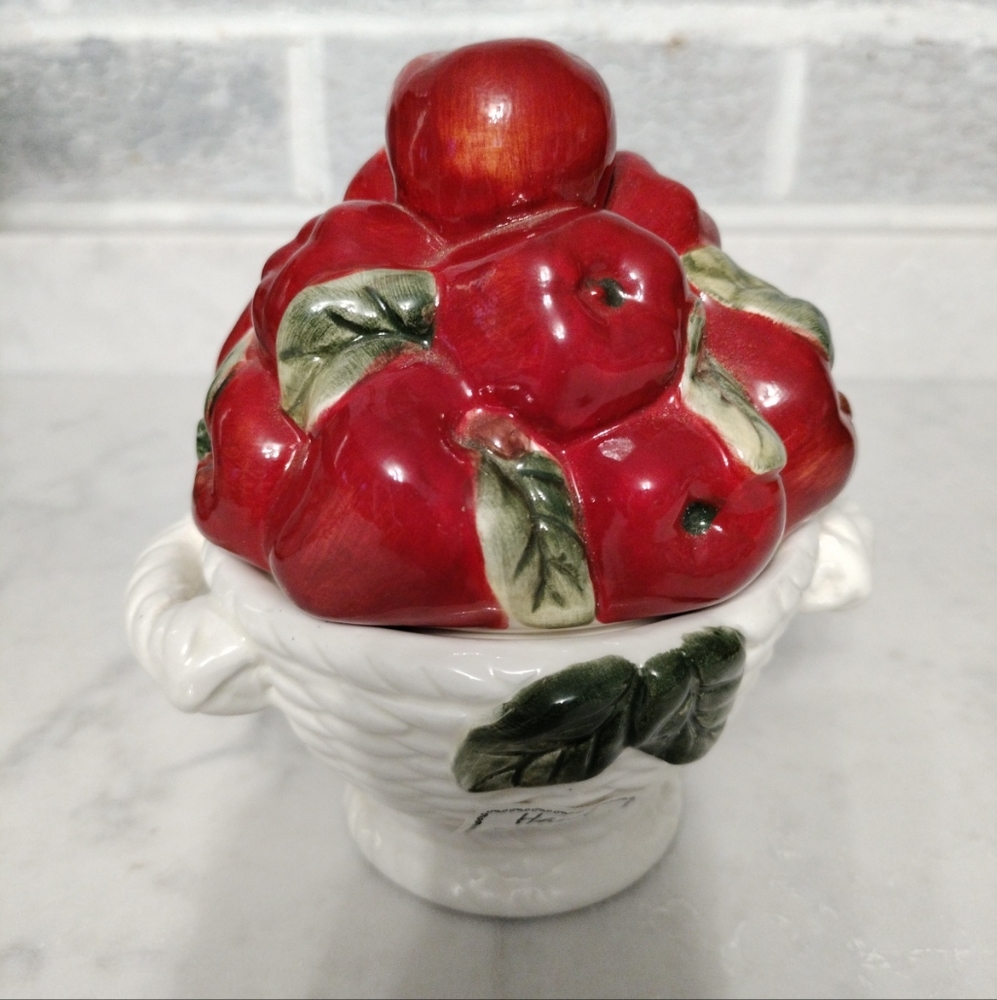 Kaldun and Bogle Ceramic Apple Jar